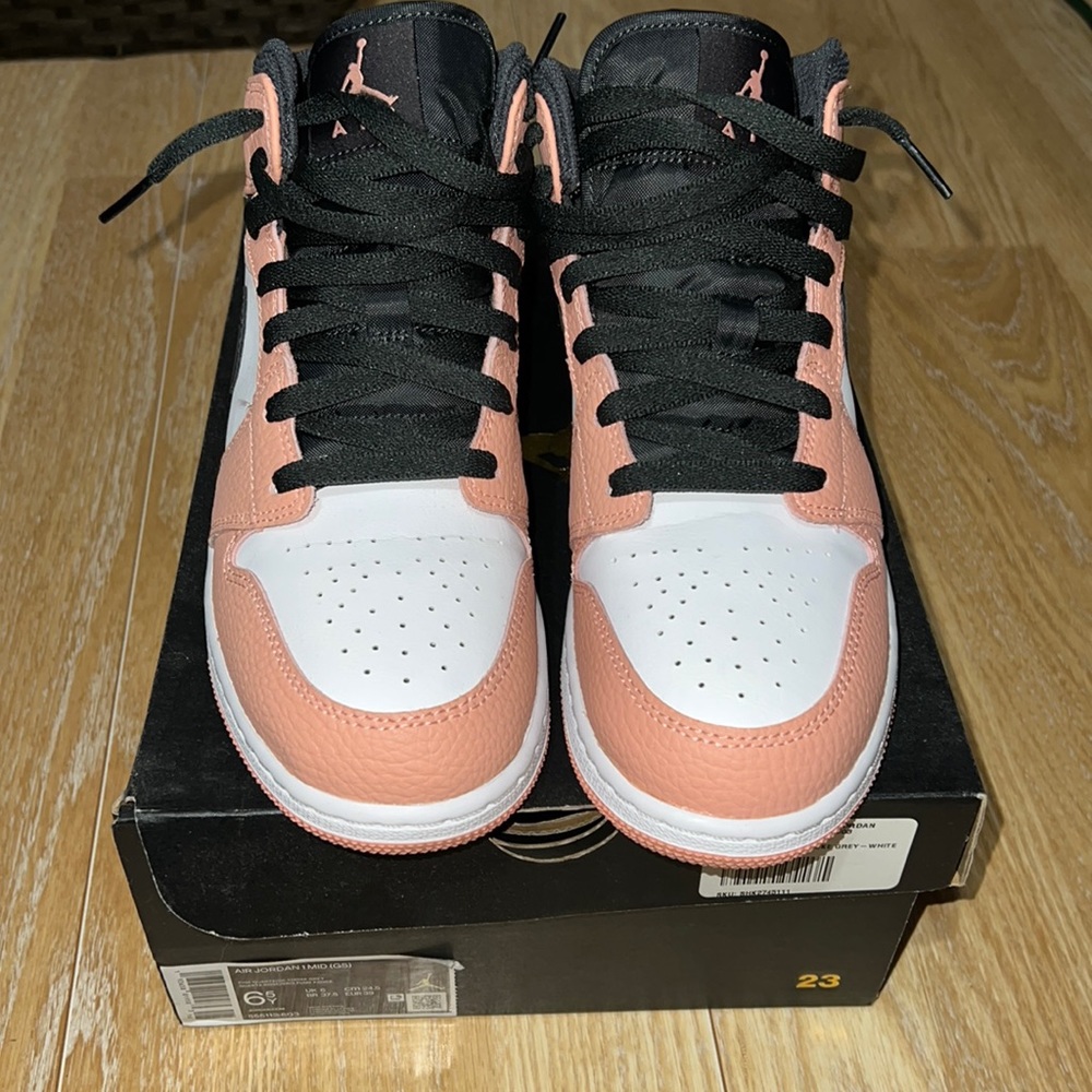 Jordan 1 Mid Pink Quartz